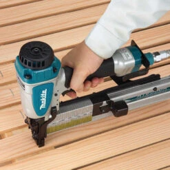 Agrafeuse Sans Fil 18V à Couronne 8.3 Bar (16 Ga) - MAKITA AT2550A -Meilleur Outillage Magasin agrafeuse sans fil 18v a couronne makita at2550a 5