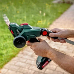 Cisaille à Gazon Et Sculpte Haie SGS 18V LTX Q - METABO 601609840 -Meilleur Outillage Magasin cisaille a gazon et sculpte haie sgs 18v ltx q metabo 601609840 5