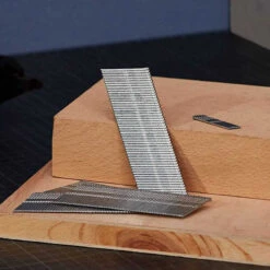 Lot De Pointes En Acier Galvanisé 1,6x32mm 16 GA 20° (2500 Pcs) - DEWALT DNBA1632GZ -Meilleur Outillage Magasin lot de pointes en acier galvanise 16x32mm 16 ga 20 2500 pcs dewalt dnba1632gz 2