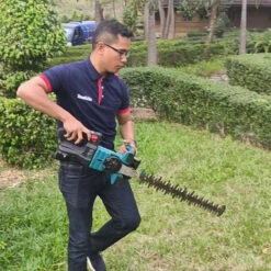 Taille-haie 18V LXT (1x3 Ah) Lamier De 50 Cm - Makita DUH502SF -Meilleur Outillage Magasin makita taille haie 18 v li ion 3 ah 50cm 1 batterie 4