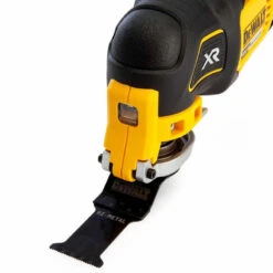 Outil Multifonctions 18V XR (1x5,0 Ah) 32 Accessoires Dans Coffret T-STAK - Dewalt DCS355P1 -Meilleur Outillage Magasin multi cutter dewalt dcs355p1 2