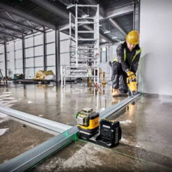 Niveau Laser Multi Lignes 3x360° XR 12V/18V (1x2,0 Ah) - DEWALT DCE089D1G18 -Meilleur Outillage Magasin niveau laser multi lignes vert dewalt dce089d1g18 8