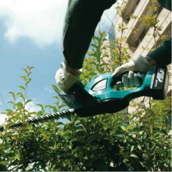 Taille-haie 18V LXT Lamier De 52 Cm (2x3,0 Ah) - MAKITA DUH523RF2 -Meilleur Outillage Magasin taille haie jardin 18v makita duh523rf2 2